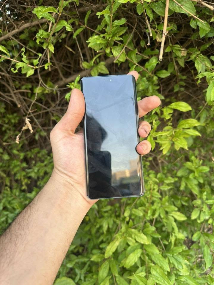 هونر x9cبحالة الوكالة صارلو يومين من نفتح من الكارتون هو وغراضو كامل ب425وبي مجال قليل ***********نضافه100‎%‎100 الذاكره 256 البطاريه 6000 جهاز كلش حلو بل حقيقه احلى من الصور
