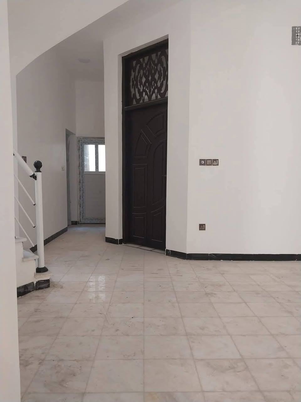 دار للايجار حي الصحه طابو زراعي بناء حديث
المساحه ١٥٠متر الواجهه ٧ونص 
خلف المدينه المائيه 
قرب صالون بغداد 
يحتوي على ٤غرف نوم وصاله وكلدور ومطبخ ومجمع صحيات عدد ٢ للاستفسار ***********سيد علي
مكتب الوسيط
