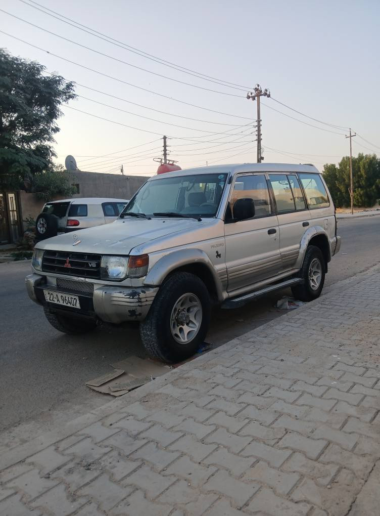 السلام عليكم باجيرو للبيع موديل 2000 محرك بلادي كير عادي حداديه جديده رقم اربيل انكليزي مكان السياره النجف الاشرف السعر 65 وبيه مجال للاستفسار ***********
