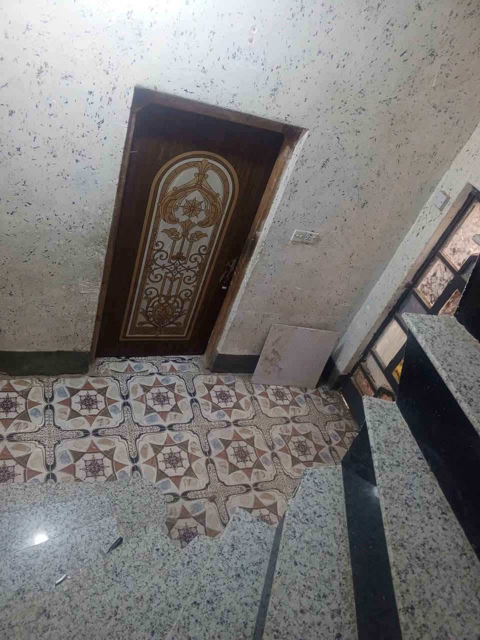 .....ا(للهم صل على محمد وال محمد)..........

             (#السعر كلش #مناسب)

                        (👇)

يعلن مكتب الزهراء للعقارات والمقاولات العامه للبيع وشراء الاراضي والدور السكنيه والبنايات التجاريه عن بيت طابو زراعي سند 25 تحويل مباشر باسم المشتري البيت جاهز مجهز كامل 

المساحه الكليه/100 متر مربع 

الخدمات/ ماء كهرباء الشارع سبيس 

جنس العقار/ طابو زراعي سند 25 تحويل مباشر 

................(محتويات البيت)....................؟

استقبال+صاله+غرفه نوم+مطبخ+المجموعه الصحيات داخليه وخارجيه+السقف كونكريت+طرمه كبيره+يحتوي على سخان+تانكيات اثنين+ماطور ماء+كهرباء وطني مولد+البيت جاهز مجهز تجيب اغراضك  تقعد بيه 
الارضيه سيراميك+ والجدران سيراميك 
البيت كلش حلو وسعره مناسب جدا جدا جدا

موقع البيت/بابل/ المسيب/ حي الجامعه 
كلش قريب من الشارع الرئيسي لحي الجامعه 

السعر/يرجى مراجعه المكتب 
سعر البيت كلش مناسب اذا اصحاب الدخل المحدود 

للاستفسار اكثر يرجى مراجعه المكتب مكان المكتب بابل المسيب مفرق معمل السمنت او للاتصال على ارقام التاليه 
***********
@إشارة #للجميع
