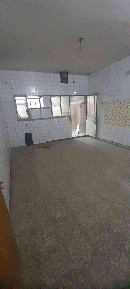 دار للبيع في منطقة الشرطه الرابعه شارع البالات المساحه ٢٢١ متر يحتوي على كراج كبير وحديقه وصاله ومطبخ وهول وغرفتين نوم وخدمات المراجعه مع مكتب الاماني للعقار للإستفسار/علي ***********
