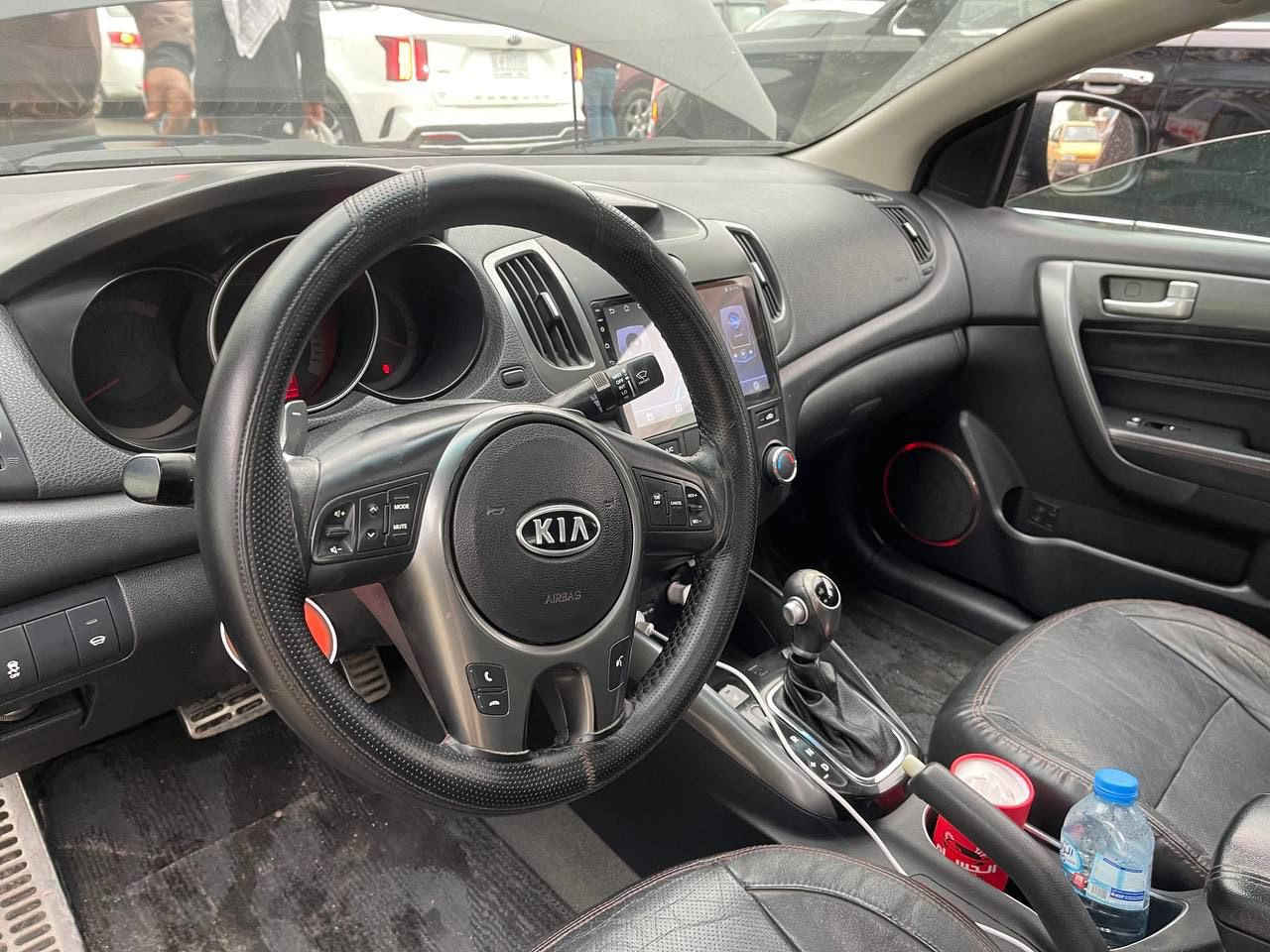 السلام عليكم و رحمة الله رمضان كريم ان شاء الله
كيا فورتي ٢٠١٢ كوبي تك باب 
وارد امريكي حادث جاملغ خلفي فقط 
السياره قطعه صبغ فقط جاملغ خلفي اللي هو مكان الحادث 
مكينه ٢٠٠٠ دوش 
كير مكينه كفاله 
السعر ٩٥ و بيها مجال 
***********
