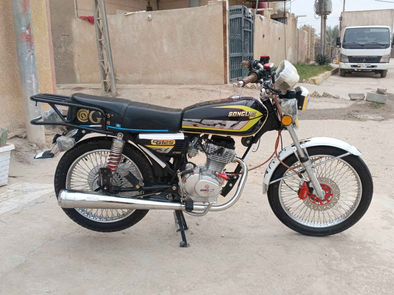 سلام عليكم 
تايكر سولنك للبيع 
TIGER SONLINK  
دراجه موديل 2025 
دراجه مال جناي 
تايكر سونك الاصلي باب اول ختم ونجوم بعدها على وضع الشركه
ملاحضه:  الدراجه باب اول الاصلي. 
صار 6 اسابيع من طالعه من الوكيل 
الدراجه عل ايدي طالعه 
اوراق كامله 
دراجه كامله مكمله
كهربائيات كلشي شغال 
محرك مكفول ما مفتوح 
دراجه خير من الله شلعه ومعدل ✈️✈️
كلشي ما ناقصه دراجه مال جناي 

مواصفات:
- بصمه وسويج
- بريك امامي دسك عنبار زيتي 
- وكلج عنبار زيتي 
- تشغيل عن بعد
- تقفيل + تفتيح
- حساس سرقه
- تشغيل بصمه او سويج
- MB3 بلادي
- شاحن YSB خارجي
- دشبول الكتروني 
- دشبول شغال
- كهربائيات شغاله
- لايت عدسه عالي + ناصي + سكن لد 
- بك لايت لد شكل الحديث  
- اشاير أيضاً لد شكل الحديث  
- تايرات جدد  
- الدراجه كفاله عامه من كلشي 
الدراجه كاملة على اخر حبايه 
سعر 725 وبيه مجال 
ب7️⃣2️⃣5️⃣ وبيه مجال 
الدراجه شغاله عل اخر حبايه تريد
مكاني بابل محاويل 
رقمي ***********
واي استفسار تفضل اتصل وميكون خاطرك اله طيب 🤝
