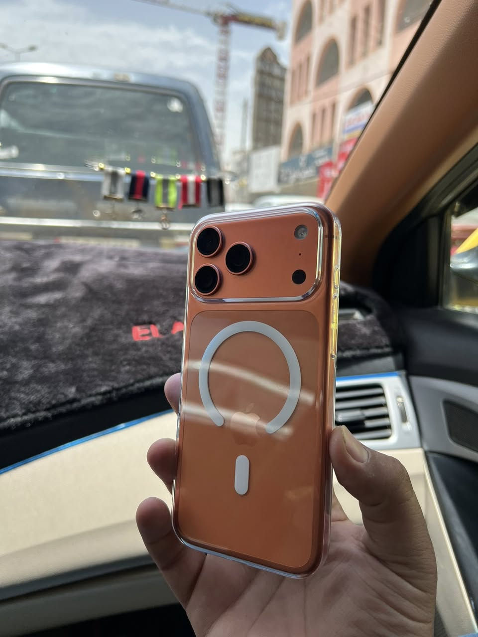 سلام عليكم 
iphone 17 pro max 
ذاكره 256 
AFA عربي شرق اوسط 
بطاريه 100 عدد دورات ٥٨ 
عنواني بغداد موجود واتساب ***********
