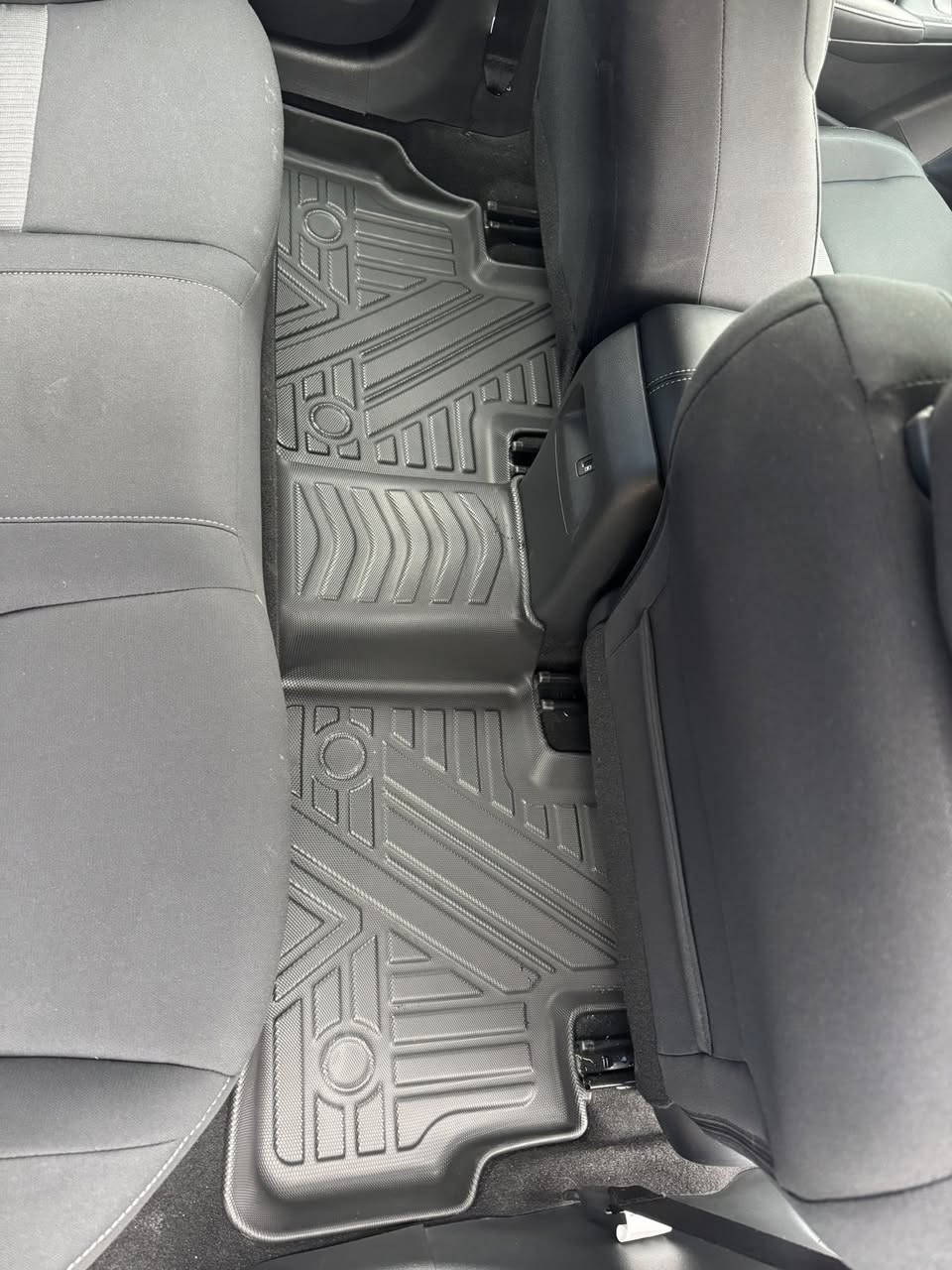 موجود ارضيات اصلي  نيسان سنترا 😍

***********
