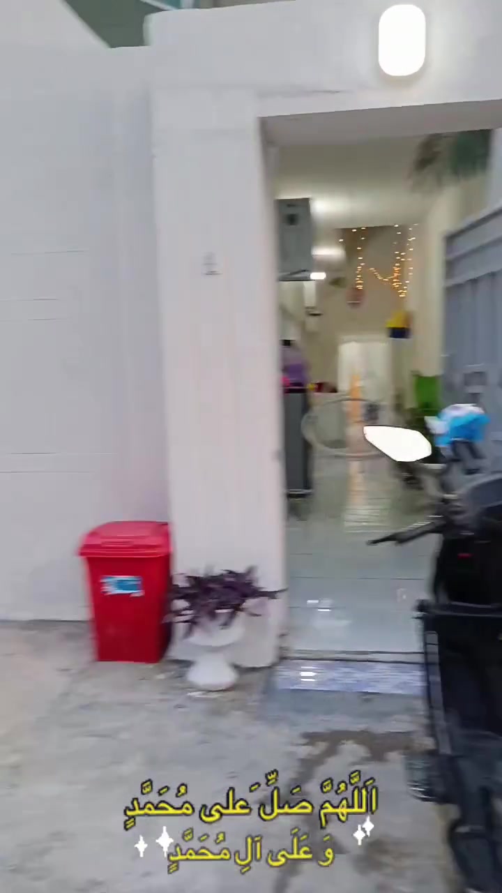 اللهم صل على محمد وال محمد 
بيت جديد للبيع جلولاء حي الوحدة فرع الحشد 
قرب جامع رياض الصالحين يتكون من استقبال ومطبخ وغرفة نوم ومنور وحمام وتواليت  وغرفتين وحمام طابق ثاني تحت الانشاء مجهز سبالت كيزر فولتاج تانكي ماطور ماء بنكات مغسلة عدد 2 جديد السعر 38قابل للتفاوض 
***********☎️
***********📱
