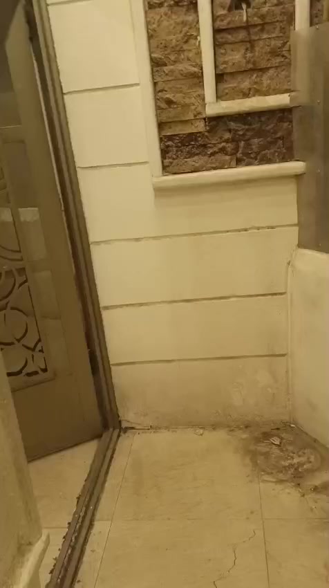 السلام عليكم بيت طابق ثاني بيها غرفتين وصاله للايجار طالبيه قرب مسبح الصفا يجار 600  ***********
