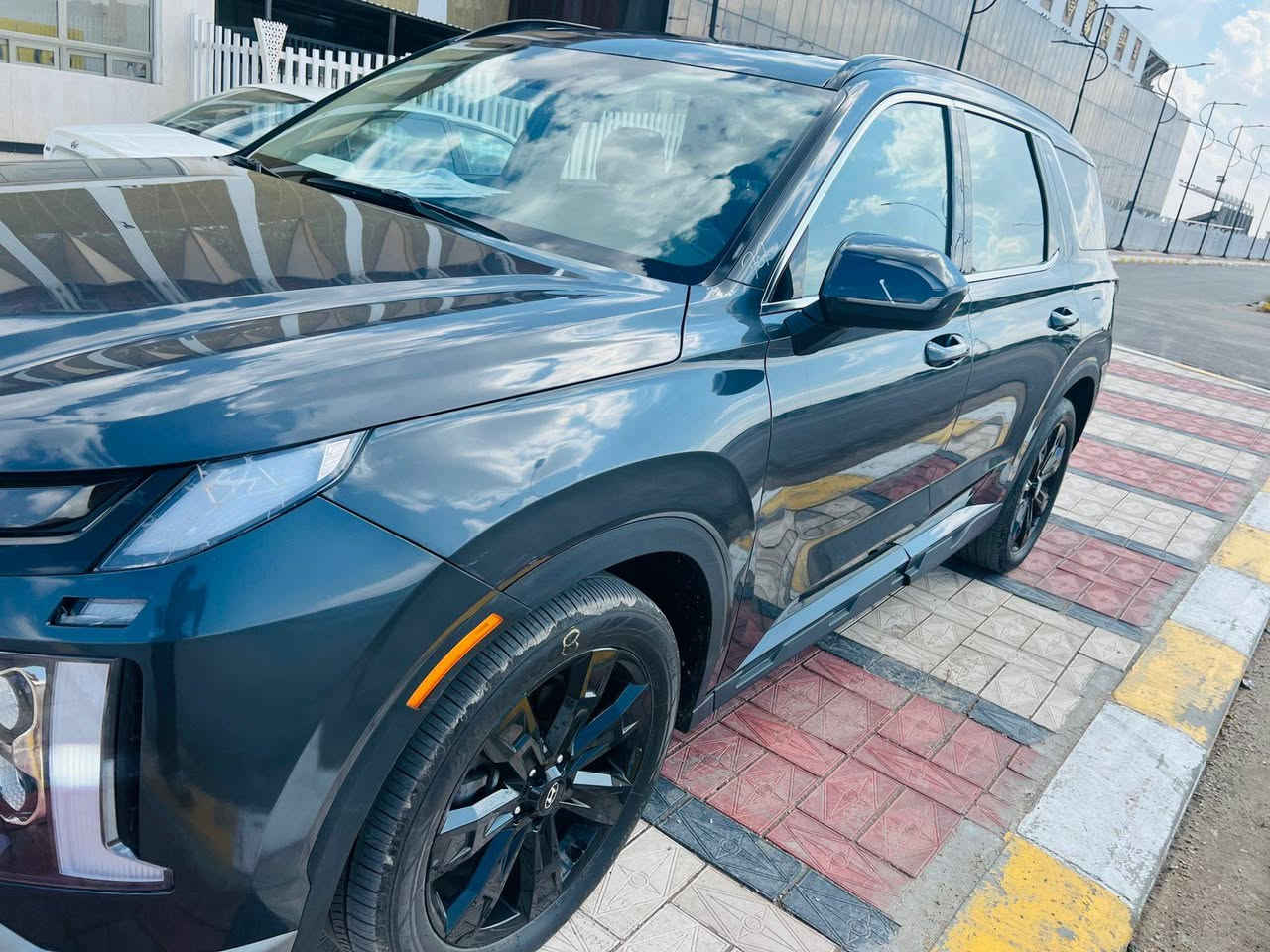 هونداي باليسايد2024 لمتتد  فول 1/1
رقم ذي قار شهداء
 
1 - 
2 - العداد  / 42000 ميل
3 - الرقم / ذي قار 
4-  شاشة عرض(داتا شو)
5- المحرك   v6    3.8 
6- بصمة تشغيل + بصمة ابواب 
7- ويل كب حجم ٢٠ 
8-  فتحة سقف عدد 1
9- سماعات هارمن كاردن عدد ١٦
10- رادار امامي  + خلفي 
11- حساسات امامي + خلفي 
12-  كامرات عدد  360 درجة 
13- كشنات امامي خزن ميموري 
14-  كشنات كهربائي تدفئة وتبريد
15- كشنات جلد  
16- جنطه كهرباء 
17- بردات جانبية
18- تبريد مركزي امامي + خلفي منفصل التحكم
19-تحكم ستيرن + شفتات
21- مرايا هيتر + تعتيم 
22- صندوق كهربائي شفط + اربع وضعيات فتح صندوق
23 - وضعيات قيادة  (٥)
24- ويل كب حجم  ٢٠ 
25- اوتو هولد + نقطة عمياء 
26- سايد بريك بصمة + مثبت سرعة
27- شحن لاسلكي 
28 - إشارات بالمرايا  + إشارات جانبيه
29 - اوتو بريك 
30 - تحديد مسار
31 -شاشة ديجتال كبيرة
32 -تشغيل عن بعد .
33 - خزن مقاعد الاماميه
34 - دفع رباعي
35 - نظام مانع انزلاق 
36 - نظام نزول منحدرات 
37 -كشنات Vip منفصل 
 والكثير من المواصفات لم تذكر بعد .
 
الضرر دعاميه مبدل اصليه نفس الون 

السعر 275 ورقه  
الاستفسار ع الارقم ***********
العنوان ،ذي قار
