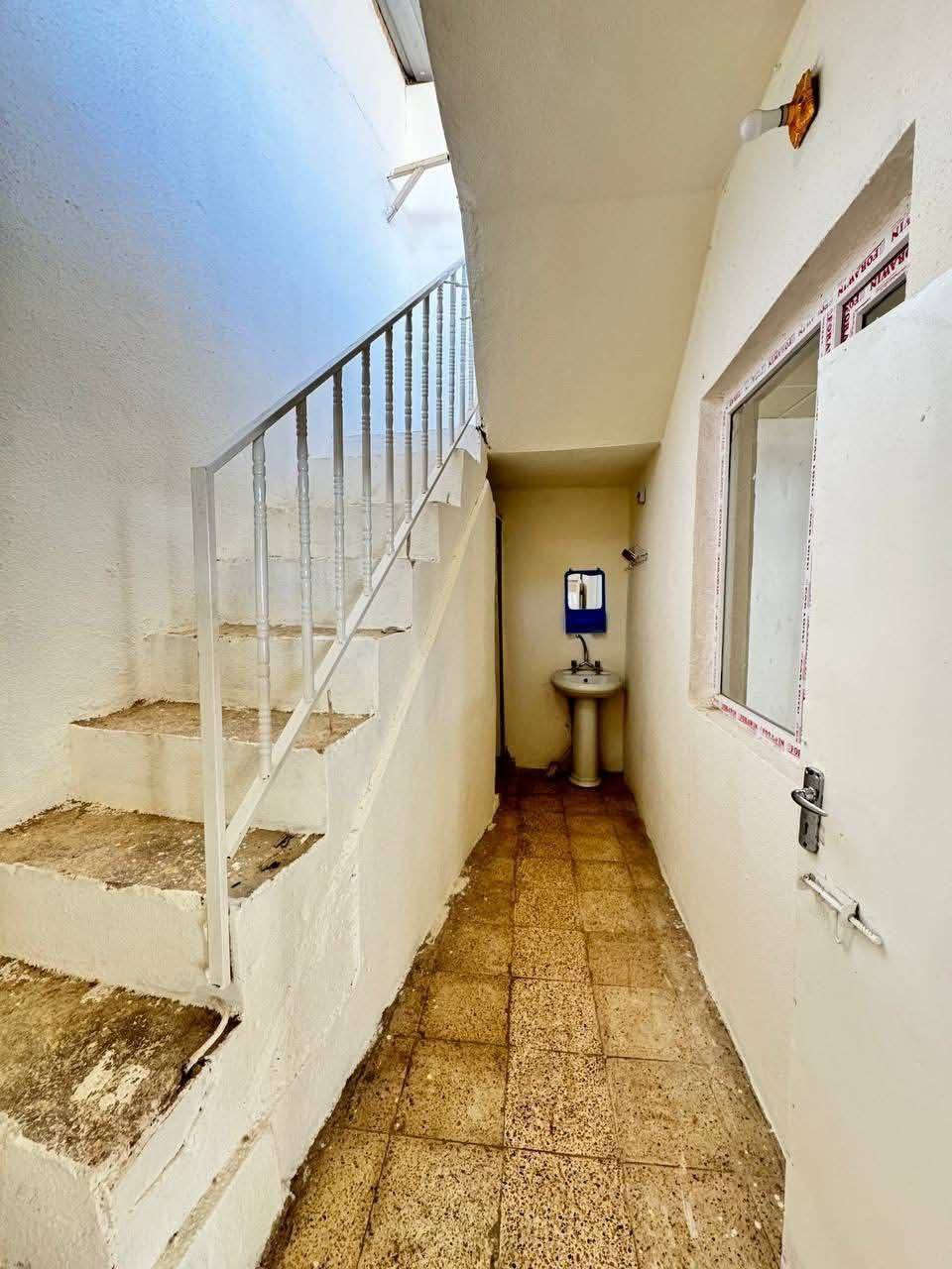 السعر 400 الف شهرياً
دار للايجار في حي الحدباء 
المساحة : 130 متر
طابق واحد : غرفتين نوم وهول ومطبخ وصحيات

للاستفسار اكثر يرجى الاتصال على الارقام التالية: 
***********
***********
***********
 نستقبل عروض البيع والشراء والايجار في اغلب مناطق ساحل 
الموصل الايسر
 عنوان المكتب : الموصل حي الصديق بداية شارع 20 قرب مركز جباية كار
