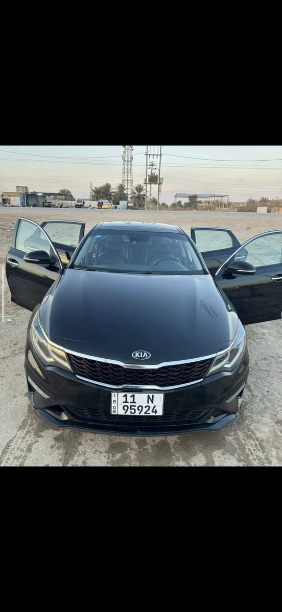 السلام عليكم ورحمة الله وبركاته 
كيا اوبتما اكس ال موديل 2020 رقم بغداد انكليزي بأسمي
الحادث خلفي وجميع ملاحظات السيارة  بيهة سونارين السيارة 
بانوراما 
بصمة تشغيل 
بصمة ابواب أمامية
بصمة جنطة
داخل السيارة جلد
كرسي كهرباء
تدفئه كشنات أمامية وستيرن
شاشة جبيرة car play و android auto
وضعيات قيادة
فول تحكم ستيرن جهتين أوامر صوتيه وتثبيت سرعة وتثبيت مسار
مخارج شحن 
رادارات أمامية وجانبية بالمري 
واشاير بالمري
قيادة ذاتية
تنبيه توقف ذاتي امامي خلفي تنبيه الاصطدام
كاميرا خلفية 
مكينة 2400 cc  مبرمجة تستقبل البانزين العادي بدون ادوانز
 
إدامة كاملة لعبوة البانزين فلتر وفيت بمب كامل 
تخم دسكات
باتري جديد اميرون الاصلي الاخضر 
ادامة للمحرك كاملة تبديل بلكات شركة اصلية تفصيخ ومجاول وبخاخات وتنظيف الدكشن البارد والغرف و الخ 
كلشي بيهة شغال وع حسب الاصول ماشية 83 الف ميل
حادثهة جاملغ خلفي ايسر وقبق جنطة فقط قطعتين 
مكاني بغداد الكاظمية
السعر 150 
***********
*********** واتساب
