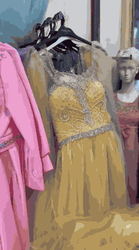 متوفر شلعة فساتين الاعداد ٣٠٠-٤٠٠ للتواصل ***********
