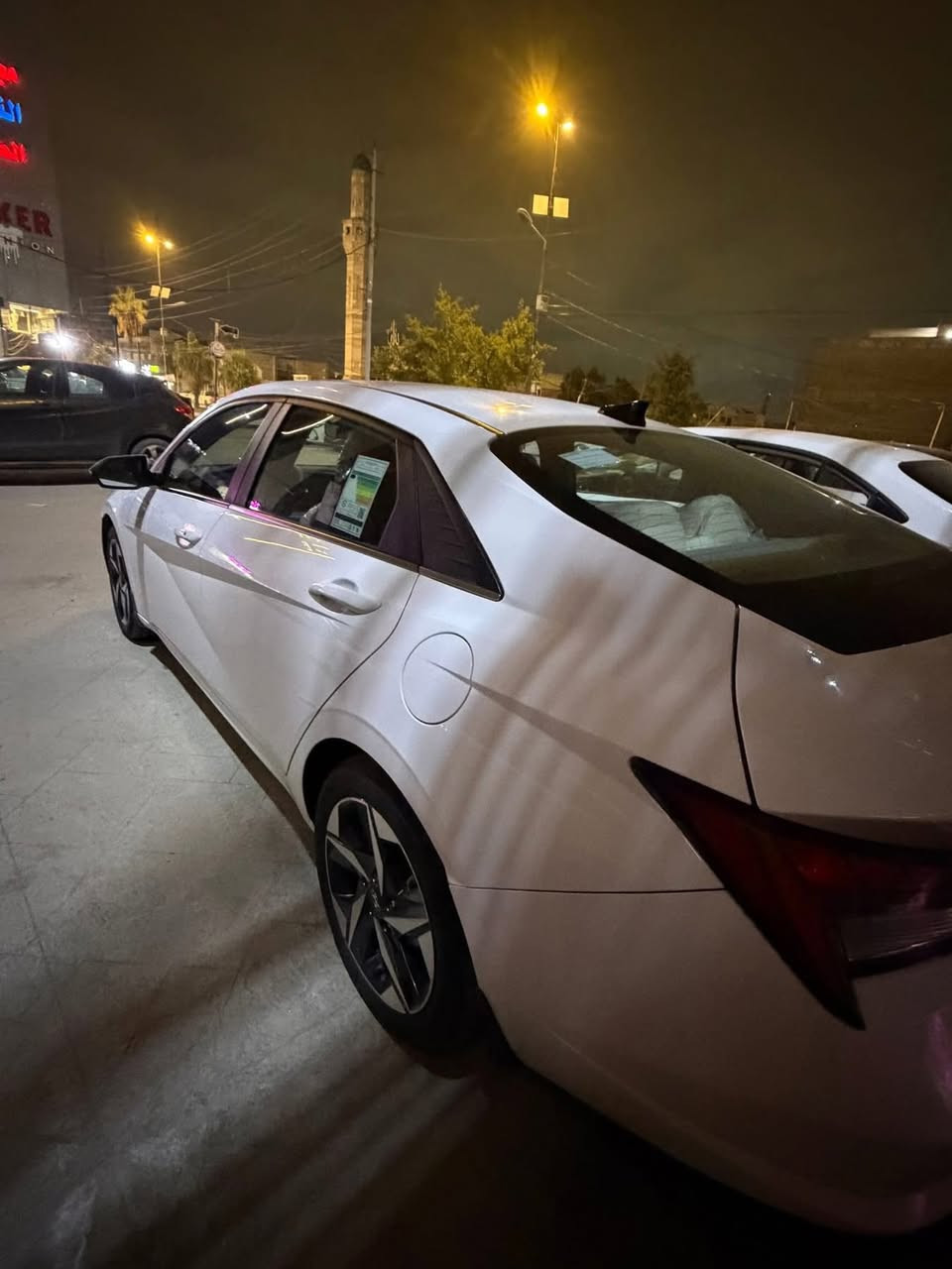 السلام عليكم هونداي النترا 2023 خليجي محرك 1600 مو صيني (خليجي وكالة ألت ساك ) السيارة فول مواصفات فتحة بصمة تشغيل وبصمة ابواب 
اشاير بالمري ترحيب من تتقرب عليها تفتح والصندوك هم ترحيب من تتقرب عليه يفتح قطعتين تبريد شحن لاسلكي السيارة جديدة بحالة الوكالة ماشية 58 الف رقم بغداد انكليزي الجديد بأسمي 
السيارة بيها بنيد مبدل اصلي وكالة فقط 
سعرها 155 
مكان السيارة بغداد منطقة علي الصالح 
للأستفسار الاتصال على ***********
