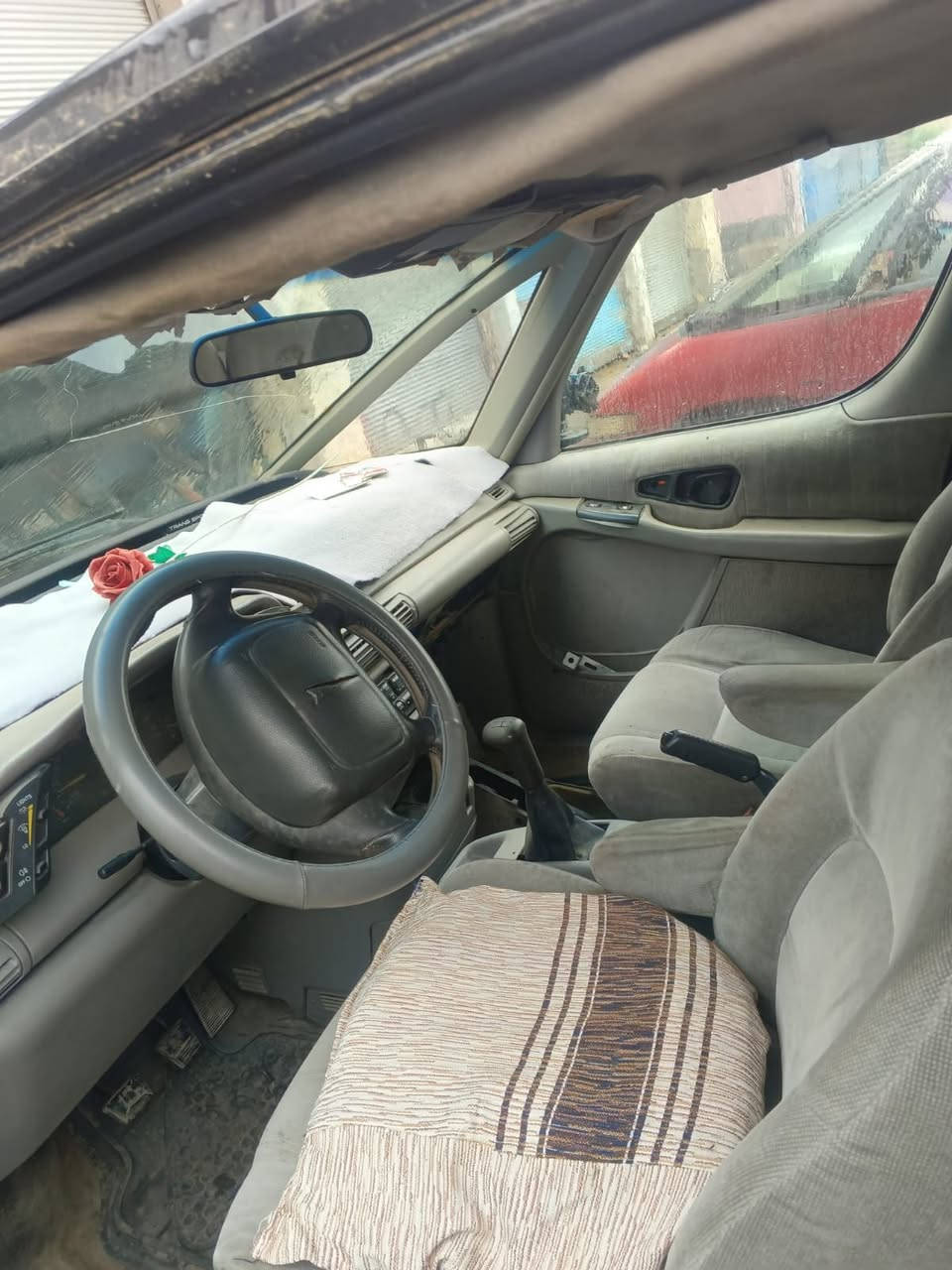 سلام عليكم 
سيارة بونتياك سبعه راكب 
اربعه سلندر عطلها كاور فقط سياره كلها شغاله باقي التفاصيل واتساب او خاص ***********
