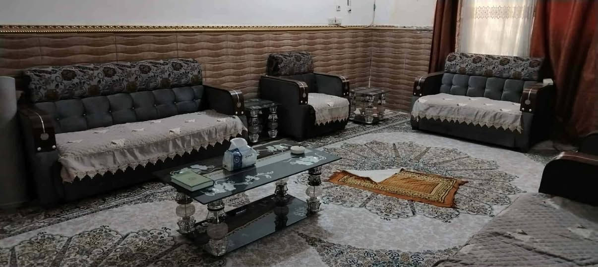 سلام عليكم البيت للبيع مساحة 250طابقين بي غرفتين نوم شراي يجيني هذا رقمي***********
