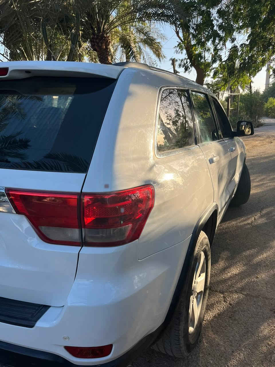 للبيع
جيب شيروكي 4x4 (Laredo) 2013
خليجي كلين بدون حادث 
محرك 3.6 (6سلندر)
داخلها جلد لون بيجي 
فتحة سقف بانوراما 
حجم الشاشة: 6.5 إنج قلاب
حساسات ضغط تايرات 
4 وضعيات قياده 
رقمها بغداد خصوصي تحويل ثاني يوم
مكانها بغداد الدوره (الاثوريين) 
السعر 17،300$ 
يعني 173 ورقه وبيها مجال بسيط 
للاستفسار :***********
