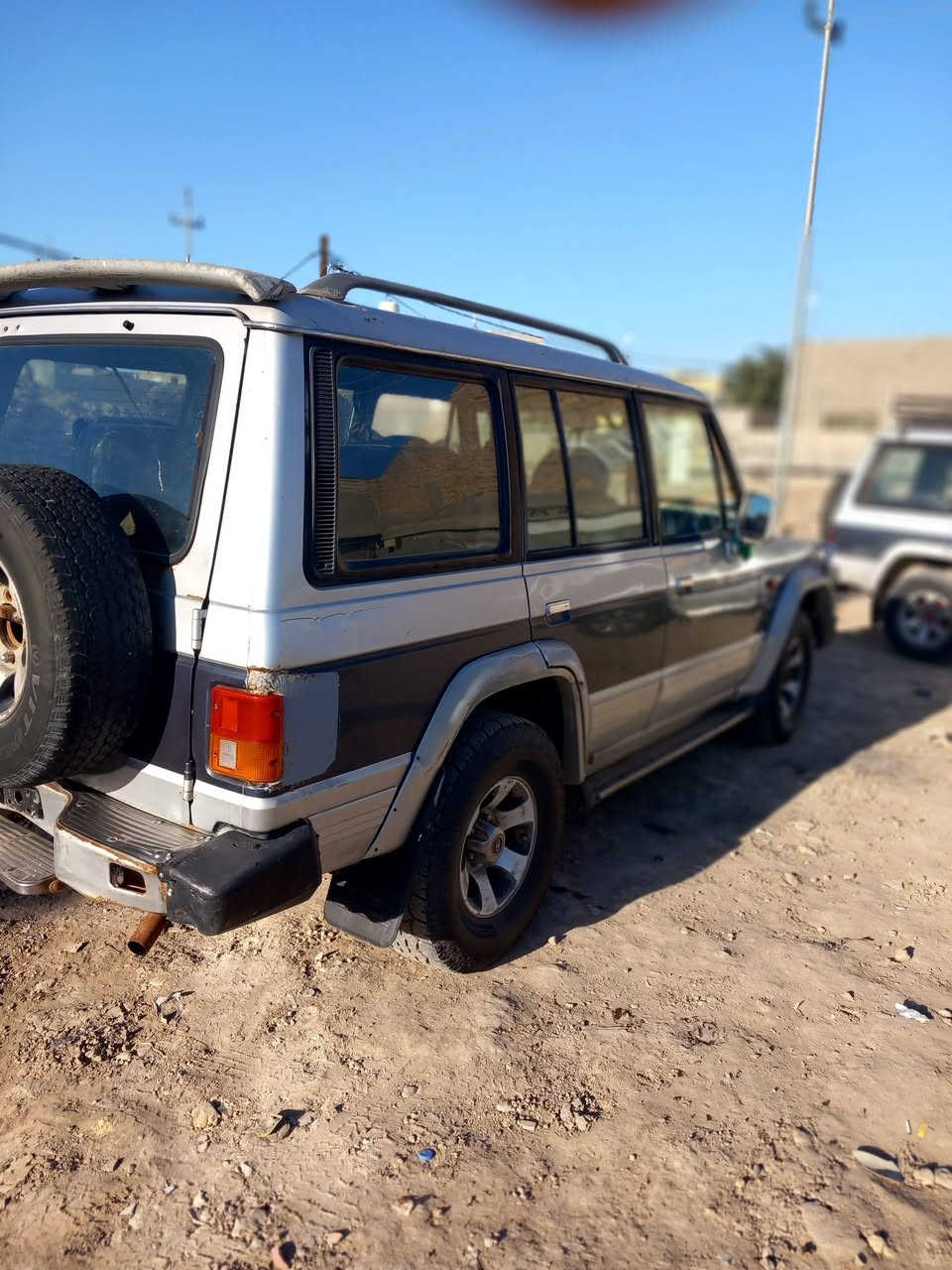 سلام عليكم ورحمة الله وبركاتة سياره كالوبر للبيع كاز كير عادي مكينة ستاركس خير من الله رقم بغداد الجديد السعر ٤٠ وبية مجال مكان السيارة بابل الحمزه الغربي  *********** سنوية ٢٠٠٣١ مجددة مصفرة من الغرامات
