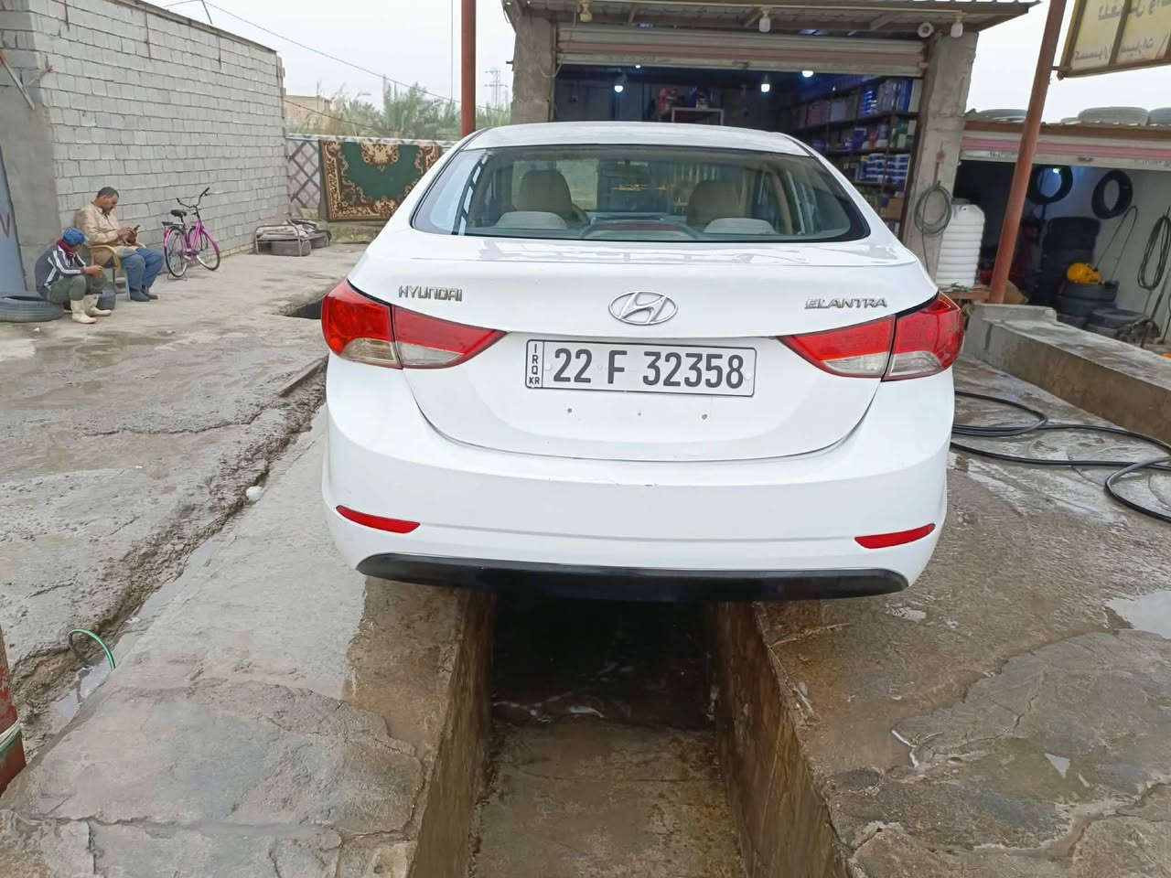 مواصفات
فتحه
اربعه دسك
مكينه كير جدد
مكينه1600 دبل حساس
تحكمات اشاير بل مري
السياره بيه دحجه بل 
جاملغ الخلفي كلش بصيطه
وبيه حالبوب كلش قليل
مكاني نجف
السعر ٩٥ 
***********
