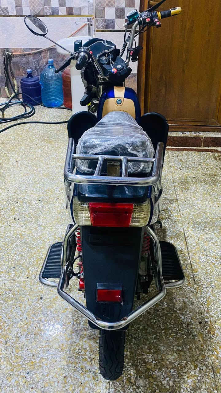 السلام عليكم دراجه هارلي  شحن للبيع بطاريات اصليه شاحنه جديده كهربائيات شغاله +لايت فدراليات دراجه نضيفه السعر 600 العنوان بغداد المشتل رئاسه المعلمين قرب حسينية علي الشوكي للرد السريع المراسله علئ الواتساب ***********
