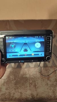 الشاشة مخصصة لسيارات فولكس فاجن  او جيتا التالية (بحجم 7 إنچ): الذاكره...