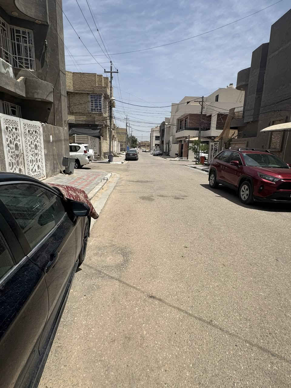 السلام عليكم بيت للبيع في كربلاء حي البلديات خلف ‏محطة سمأ كربلاء ثالث عقار عن شارع 20 طابقين بناء حديث المساحة 70 متر￼ الواجهه 6 نص طابو صرف يرهم مراوس بقطعه او بيع السعر 180 مع مجال الاستفسار  @إشارة الجميع ***********
