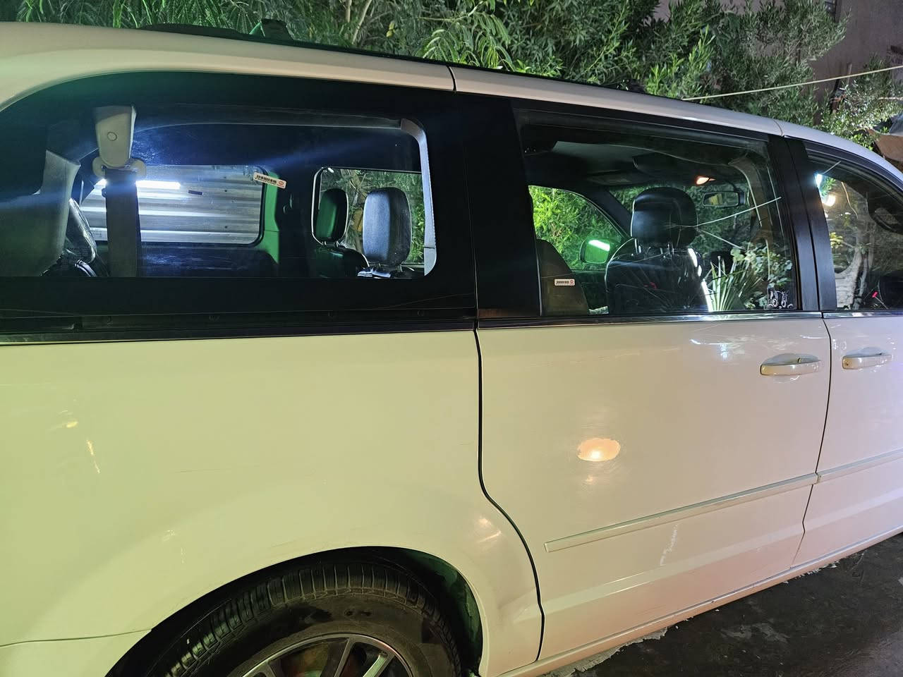 السلام عليكم دوج كرفان 2017 رقم بغدادباسمي سيارة جاهزة أبواب والجنطة كهرباء تشغيل عن بعد مكينة 3600حادثة جاملغ وبنيد السعر 175وبيه مجال للطيبين 
رقم بغداد انكليزي.رقم الهاتف ***********
***********ابو علي
