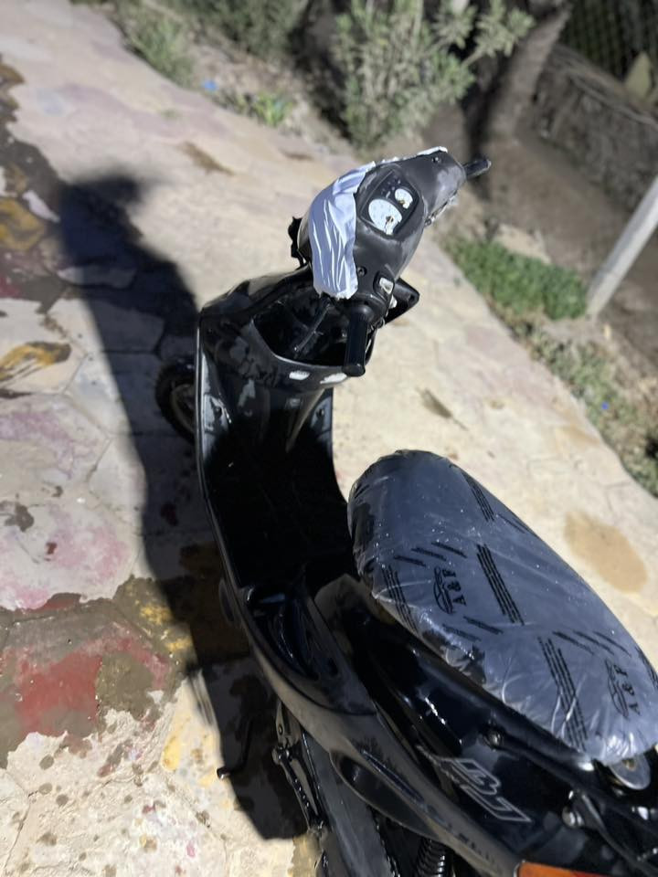 بيجي البيع درجه كلشي شغال بيه عدادت كيلو متر اشاير هورن مشي نهضه سعر 450وبيه مجال شنان الربط ***********

