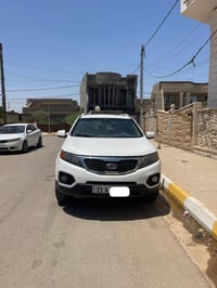 للبيع سيار. سورنتو🚘   موديل 2011خليجي👌   محرك 4سلندر🚀   7راكب  3 قطع ر...