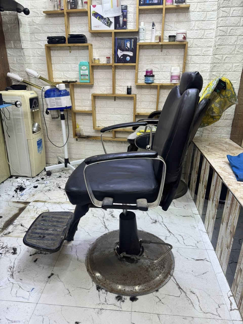 كرسي حلاقه للبيع
90 وبي مجال 
***********

