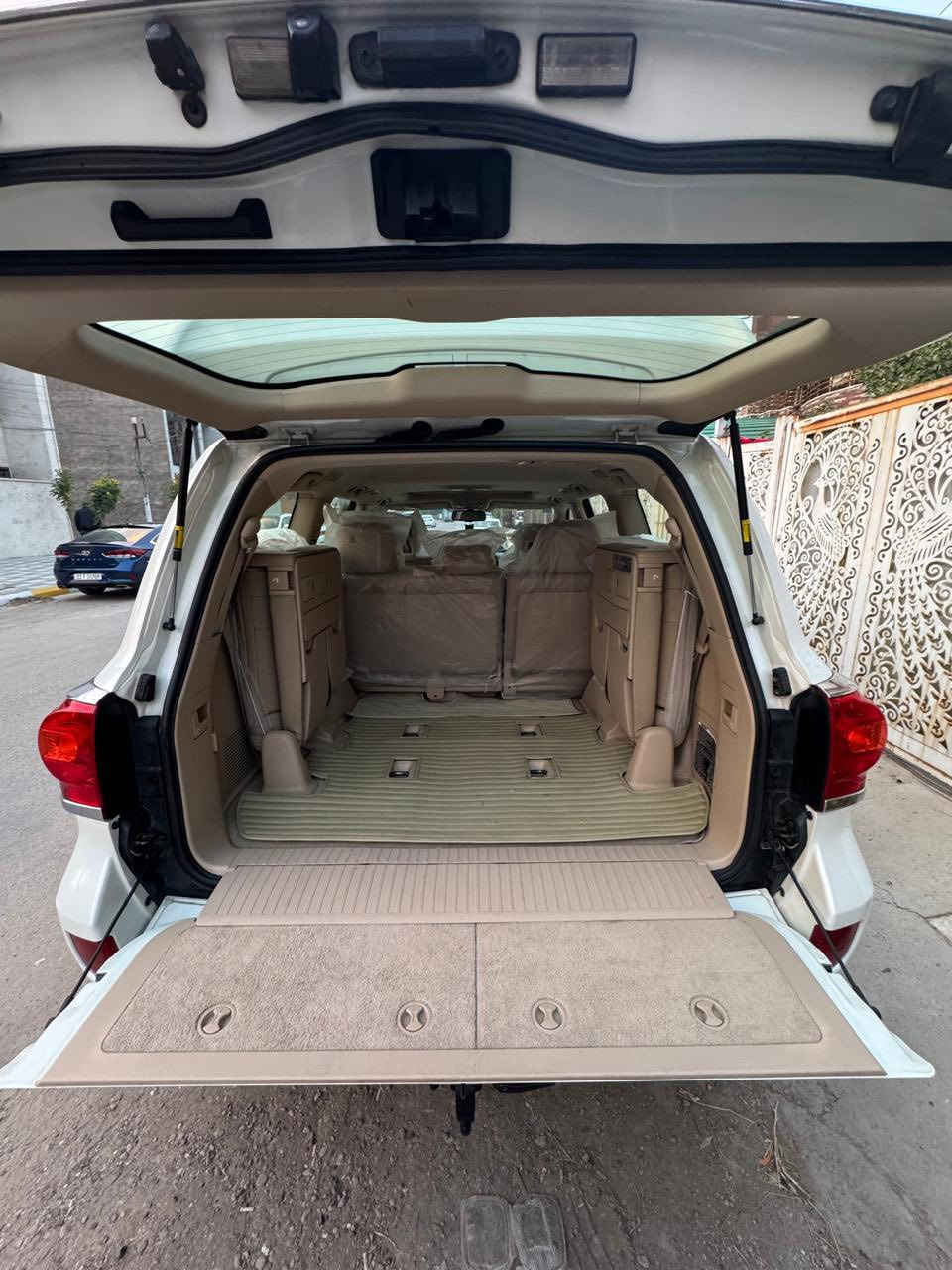 لاندكروز GXR موديل 2014 مكفولة استخدام شخصي رقم بغداد باسمي تحويل مباشر للتواصل واتساب فقط ***********
