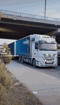 سياره للبيع 2008 توماتيك 12 نمره محرك مكفول قاطره مقطوره ملحق بعربانه 2 للتواصل علا هاذا الرقم من الساعه 9 صباحن لل 8 مسأن //***********/////***********
