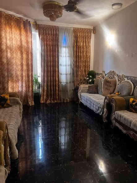 بيت في مدينة الصدر قطاع 33 6غرف نوم وصالات قاطين بناء جديد مو قديم مساحته 144 للبيع  اللي يريد يجي ويشوفة  ملحقات الفوك 4 غرف وحدة منهن ترهم مطبخ حتى تأسيس بيها
للاستفسار ***********

السعر220 قفل
