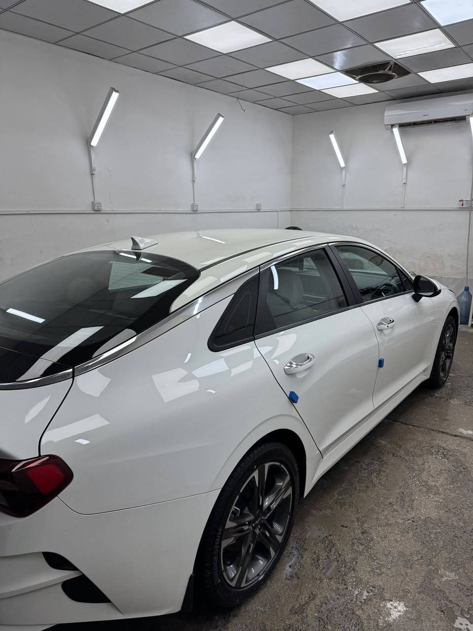 سلام عليكم شباب
سياره2022  الشركة الدوليه ضمان مجموعة الشركة الدوليه وكتب و كتلوكات الشركة كلها موجوده 

المواصفات بارد بقبق الجنط وصور موجوده

وشبر صبغ بالبنيد لا داخل شاصي ولا اي شي فقط الي فوك  غيره مكفوله السياره  

ماشيه   65 الف 

الرقم دولي بغداد تحويل ثاني يوم بسمي 

بصمه 

بصمه جنطه خلفيه 

بصمه ابواب 

ترحيب ابواب

ويل حجم 19

خمسه ويل كب 

سبير منازل

 

تشغيل عن بعد 

 

مقعد كهربائي 

مقاعد جلد ومخمل 

كشافات LED زينون اربع عدسات 

مري شفط

قطعتين تبريد 

تبريد لمس و خزن 

مخرج طاقه + USP

خمس وضعيات قياده

محرك 2000 دوش

مكان السياره بغداد الكرخ الغزاليه  

السعر 180 وبيهه مجال 

للاستفسار اكثر  خاص

***********
