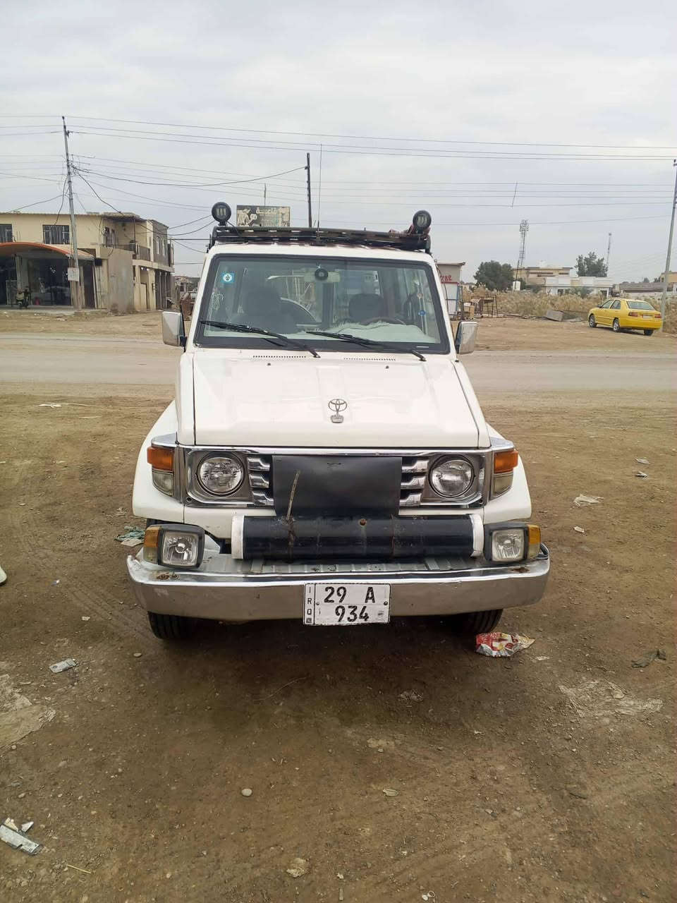 السلام عليكم شباب لاندكروز ربع سياره ما بيها اي نقص محرك مالها بلادي سته سلندر بنزين ه باسمي رقم دولي 63 وبيها مجال للطيبين موديل 88 مكانها بغداد تقاطع النهروان***********
