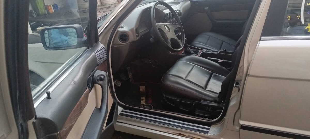 السلام عليكم
BMW525 موديل ٩٠ رقم سليمانية سنوية لل٢٧  كير عادي نمرة طويله رون ناصي حدادية وكير ومكينة وتخم تاير جديد كهربائيات شغالة صالنصة رياضي ريموت السعر ٦٠ وبيهه مجال مكاني نجف 
***********
