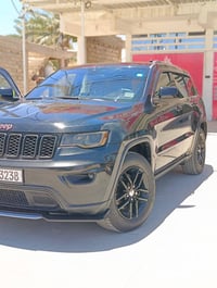 موديل ٢٠١٧ امريكي بيها قطعتين السياره جاملع سياره جهازه وكلش نضيفه رقم...