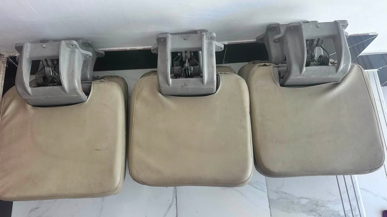 السلام عليكم
قلابيات كوستر العدد 6 قواعدهن جدد لاكسر ولافطر مدوشمات قماش ونايلون السعر 300 المكان البصره 
***********
