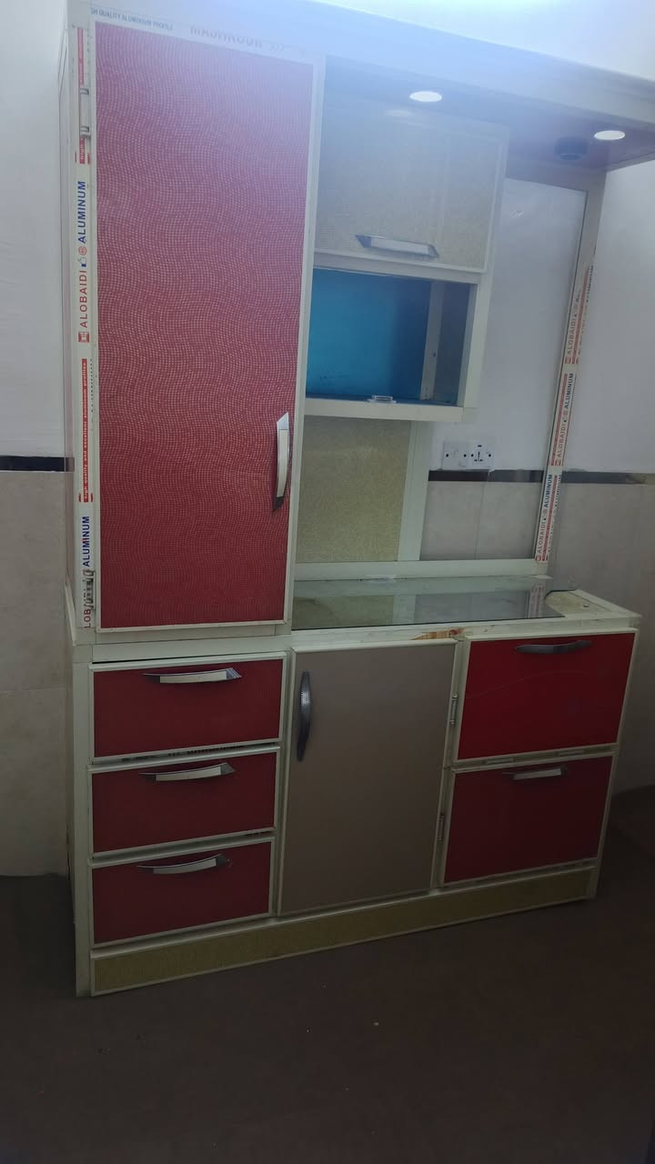 كاونتر المنيوم تفصال نضافه ٨٥٪ للبيع سعر ١٠٠ بدون سنك ***********
