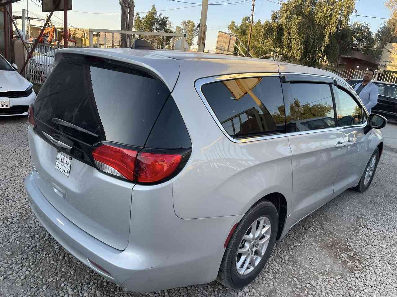 كلايسلر باسفيكا ( فيوجر ) 2024  بدون رقم 
فول مواصفات بدون فتحه 
بصمه 
ابواب كهرباء 
جنطه كهرباء 
شاشه كار بلي 
كشن كهرباء 
حادث فقط دعامية بدون ايرباك 
بيها جاملغ خلفي كلير امريكا 

السعر / 218$ ورقة  
معرض الليره لتجارة السيارات 
كربلاء - معارض حي الصناعي
***********
***********
