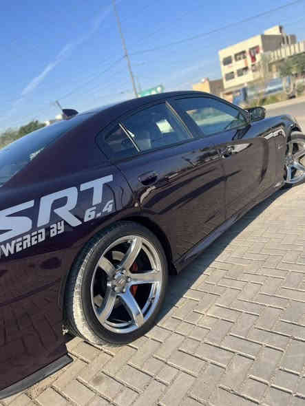 السلام عليكم 
دوج جارجر سكات للبيع فقط
موديل 2021 لون بنفسجي 

محرك 6400 / V8 
ماشيه 38 الف ميل 
رقم بغداد انكليزي تحويل مباشر
( السياره مصروف عليها جاهزه من كل شي) 

المواصفات
بصمة تشغيل + ابواب + صندوق 
 شفتات بل ستيرن 
حساس خلفي تحكمات استيرن 
ميموري خزن كرسي السائق 
سماعات ( Harman Kardon ) 
عدسات امامية LED
رادار جانبي + نقطه عمياء بل مري 
كشنات كهرباء السائق والسكن 
كشنات كنتارا وجلد 
كشنات تدفئه وتبريد ( امامي + تدفئه خلفي ) 

الاضافات 

صالنصات وداون بايب ودبات ستيل 
كورسيا
دركه اربي ام تكمه  اي اف ار
منضومه ميثانول كامله فقط الربط
برمجه سيفتي استعمال يومي يم مصطفى ايگل
ويل نجمه وتايرات جديده
اويل كاج كان اصلي
فجوچ 6 بستم اس ار تي بلادي اصل
وارد امريكي 
حادثهة (جاملغ امامي وباب سايق بدون دواخل + قطعتين كلير من امريكا وهنا بيها طلقة بل قماره مصلحه ع كدها كل التفاصيل موضحه بل صور ) 
مكانها بغداد حي الجهاد 
***********
