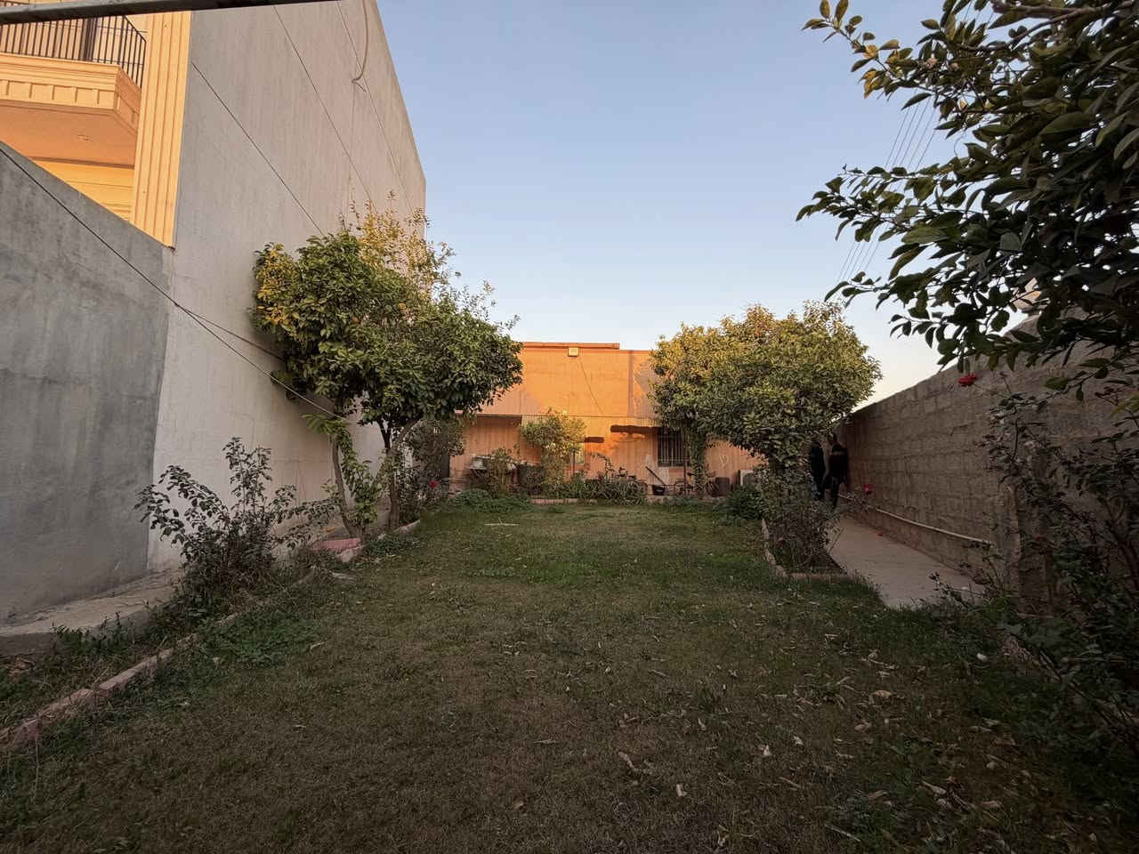 فرصة استثمارية مميزة 🔥
#دار #للبيع  ركن 🏠  طابو ملك صرف بيت نضيف صالح للسكن ..مساحته ٣٨٩

#الموقع :- كركوك — القادسية الاولى المربع الذهبي قرب تقاطع الحريه والقادسية مقابل ماركت التون ستي  الموقع جيد على 
  شارع عريض قريب من كافه الخدمات 

#تفاصيل الدار

 
- استقبال 
- هول
- غرف نوم عدد اثنين
- مطبخ 
- حديقة
- درج خارجي 
- صحيات 
- كراج سياره

* نستقبل جميع عروضاتكم السكنية 🏠 والتجارية 🏡 بكافة مناطق كركوك  
.......................................
للمزيد من المعلومات مراجعة

 عقـارات الأبـــــــــــــرار  
حي الواسطي. مقابل المواد الغذائية 
او الاتصال على 
📞  ***********
📞  ***********
