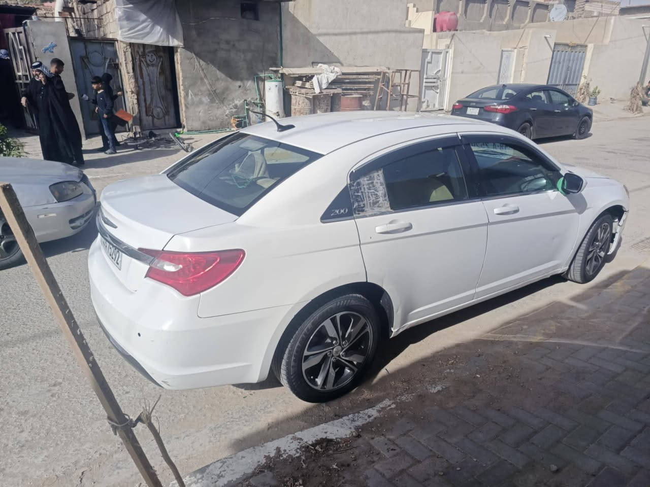 c200
2014
السياره خير من الله محرك كير كفاله 2400
بيه قطعتين جاملغ وبنيد بدون دواخل 
تبريد تدفئه.شاشه هزه جديده بدون مصرف تحويل مباشر

معروضه 88وبيه مجال

***********
