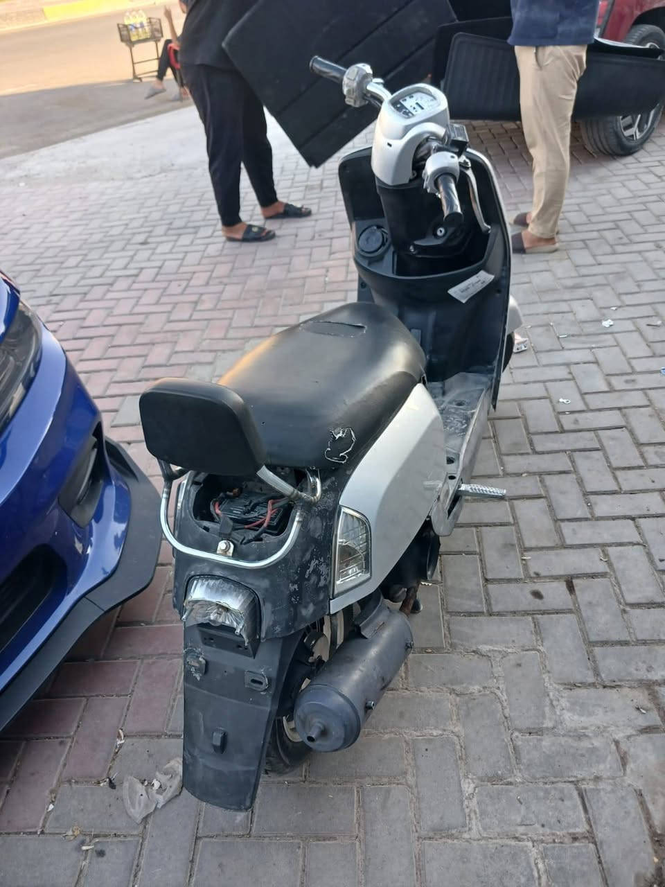 السلام عليكم بوليس للبيع دراجة حلوه ويل نجمه تأشيرات جديد عوزهه بس جوزه و يده مال بريك الخلفي السعر 550 و بيهه مجال المكان بغداد حي النصر ***********
