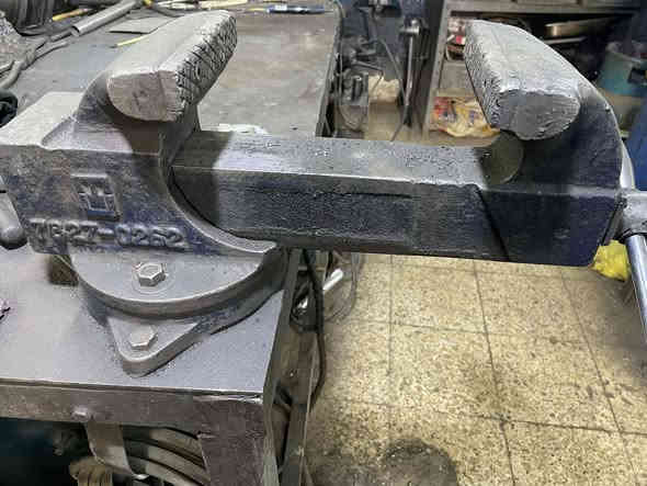 منكنة هندي قديم قاعدة دوارة
قياساتها موضحة بالصور
مكانها بغداد مجمع مشن  
للتواصل ***********
