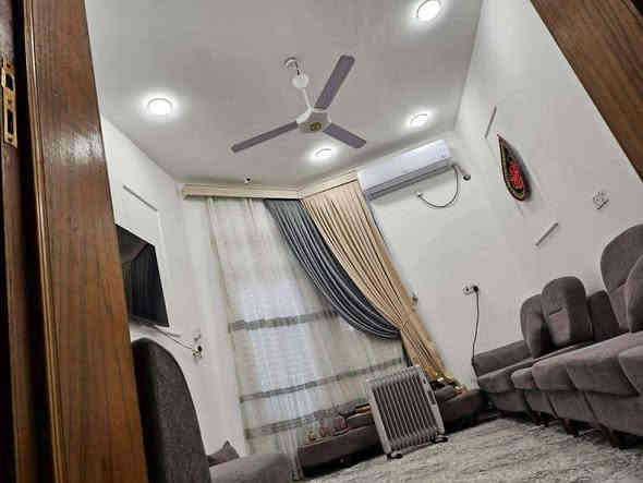 #اعلان

🏠 بيت للبيع – فرصة مميزة

📐 المساحة: 83 متر
📄 الملكية: إقرار محكمة
📍 العنوان: حي الذهب – خلف طاقة حي الحسين، قرب سوق الصيادين

🔹 تفاصيل البيت:
▪️ يتكون من طابقين
▪️ الطابق الأول: براني، صالة، مطبخ، صحيات
▪️ الطابق الثاني: غرفتان مع صحيات
▪️ بناء كونكريت مسلح للطابقين

💰 السعر: 62 مليون (قابل للتفاوض البسيط)

📞 للاستفسار والتواصل:
***********

✨ سكن عملي بموقع حيوي وقريب من الخدمات ✨
