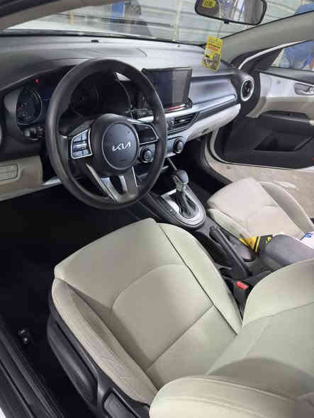 جمعة مباركة 
للبيع فقط كيا سيراتو 2024 فول مواصفات
فتحة سقف حساسات شاشة وكامرة 
تبريد قطعتين ويل كب ومواصفات معروفة  
ماشي ٣٧ كيلو متر
السيارة مكفولة كفالة عامة من الصبغ والتبديل والبارد 
فقط خدش بالدعامية الخلفية 
تحويل ثاني يوم رقم بغداد 
مكان السيارة بغداد 
***********
