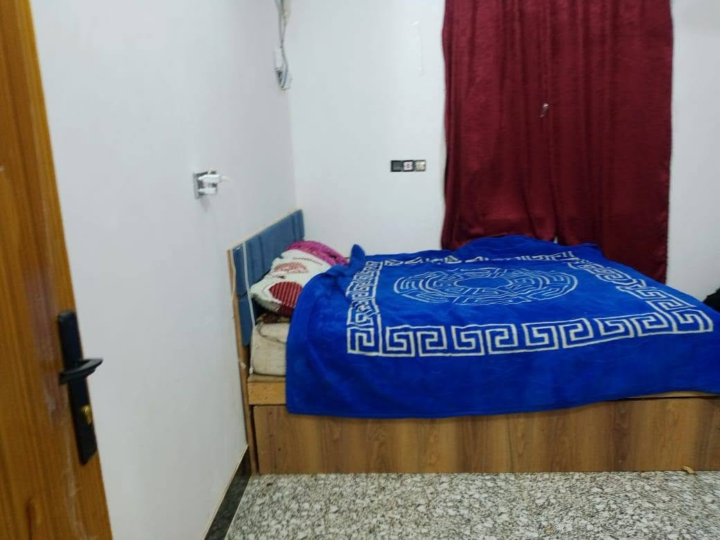 يالله سلام عليكم بيت للببع زراعي مقبيل البراز من جهت الشفيج مساحه 200 متر غرفتين وصاله وستقبال حصيات دخليه وخارجيه للستفسار بيه واتس ***********7
