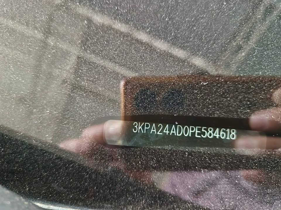 السلام عليكم
ريو موديل 2023 
بصمة 
ويل كروم 
لايت Led
ماشية 37الف 
سيارة جديدة بمعنى الكلمة 
الضرر باب خلفي
رقم الشاصي بل منشور
المكان الموصل 
سنوية وهزة جديد 
للتواصل ***********
