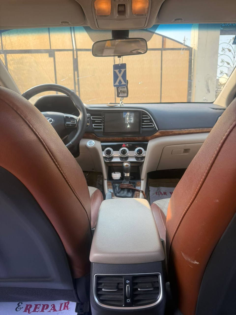 السلام عليكم 🔴للبيع
هونداي النترا 2020 خليجي
فولللل مواصفات 1/1 كل مواصفات الالنترا نظام الاسمارت  سياره مكفوله كفاله عامه 
السعر: 168$
ماشيه:129 km الف فقط
1- بصمة عدد 2✅
2- سلايد - فتحة ✅
3_محرك 2000 دوش ✅
4_كير At✅
5_حساس خلفي & امامي ✅
6_كاميرا خلفيه أمامي +داش كام بلادي ✅
7_شاشة كبيره اندرويد✅
8_تحكم أستيرن جهتين✅
9_وضعيات قيادة متعدده 4 وضعيات (ايكو +نورمل +سبورت + سمارت)✅
10_كشنات جلد لونين✅
11_مري شفط نضام ترحيب ✅
12_صندوق بصمه ذكي ✅
13_لد نهاري✅
14_تبريد قطعتين ✅
15_ويل كب/ويل كروم/✅
16_سببير غير مستخدم ✅
17_يدات نيكل✅
18_مدخل AUX+USB/بلوتوث….✅
19_شاشه عرض الاعطال ✅

*ملاحظة
(السيارة بيهة شخط خفيف  ب الباب الخلفي عكس السايق 
+ علامة السيارة ب المقدمة بيهة طخة  خفيفة +مبدل رواجز بسبب الدهن ) باقي سيارة مكفولة من كلشي بدون ظربة بدون صبغ بدون بارد وسيارة جاهزة من كل النواحي موضح كلشي ب الصور 
ذكرت كل تفاصيل السيارة ب الحرف الواحد بدون نقص الي يشوف سيارة وتعجبة كلشي مذكور عندة 
فقط يتصل ويدلل
العنوان / بغداد / تقاطع الدرويش/ حي التراث ***********
*********** 
*السيارة بيهة مجال جداً قليل
