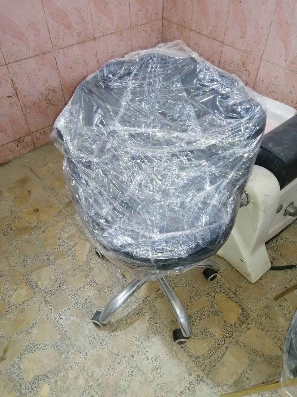 السلام عليكم غراض مستعمله للبيع نظافه ٩٩بالميه بغداد حي القاهره ***********
