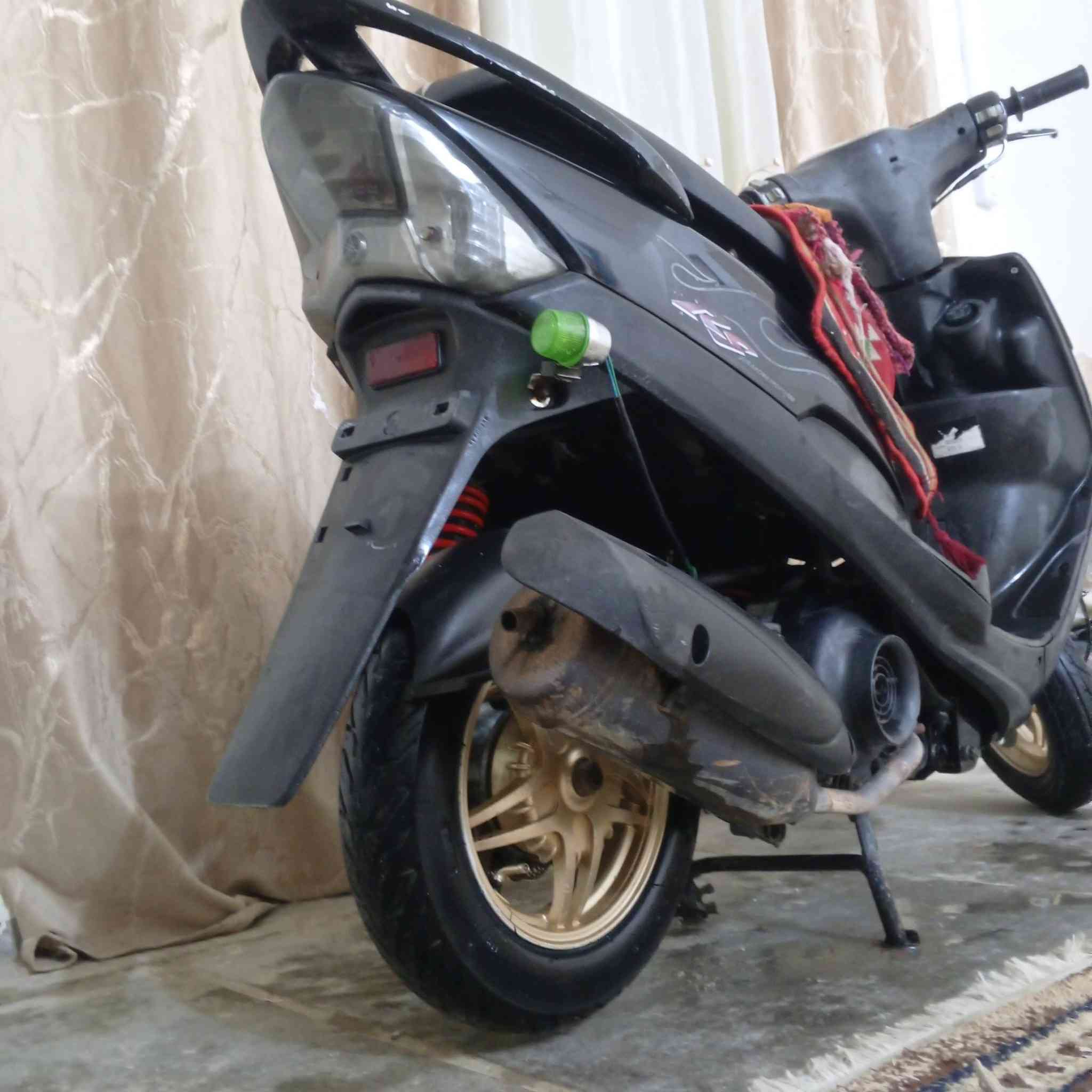 سلام عليكم دراجه للبيع ماكس عدله صاله شهرين نازله من رمبه بوشه 49بلاد دراجه صبانه ما ممدوده عليه سلف هندر مكاني ديوانيه سعر 850  للتواصل رقمي /***********
